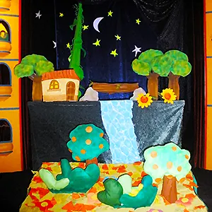 No Mundo da Lua - Teatro de Formas Animadas