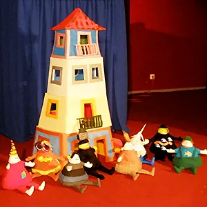 No Mundo da Lua - Teatro de Formas Animadas