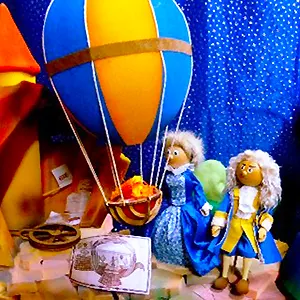 No Mundo da Lua - Teatro de Formas Animadas