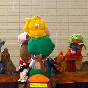 No Mundo da Lua - Teatro de Formas Animadas